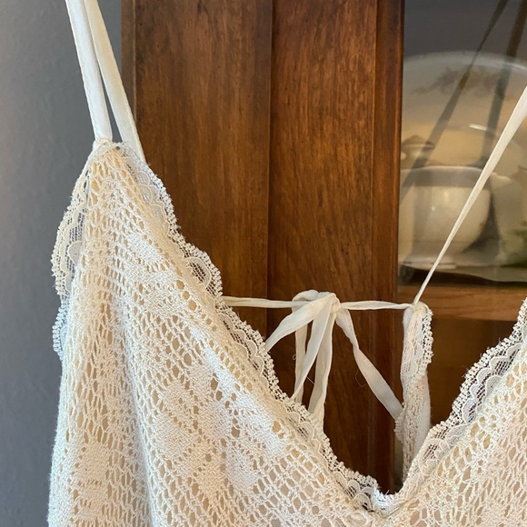 Ecoté White Lace Wide Leg Jumpsuit - Picture 6 of 12